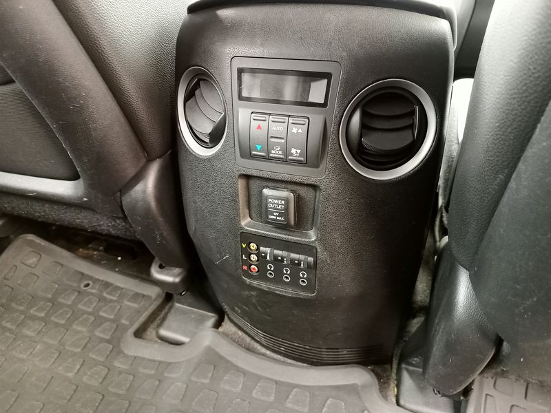 Thumbnail 3 of 2012 Honda Pilot 4wD